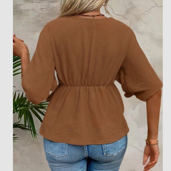 Luxe twist front blouse - Picture 15 of 16